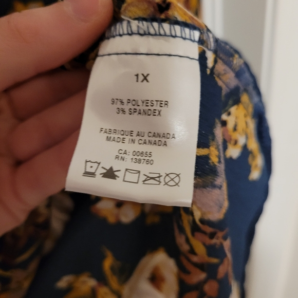 (1X)  Blue Blouse with Flowers - Picture 5 of 6